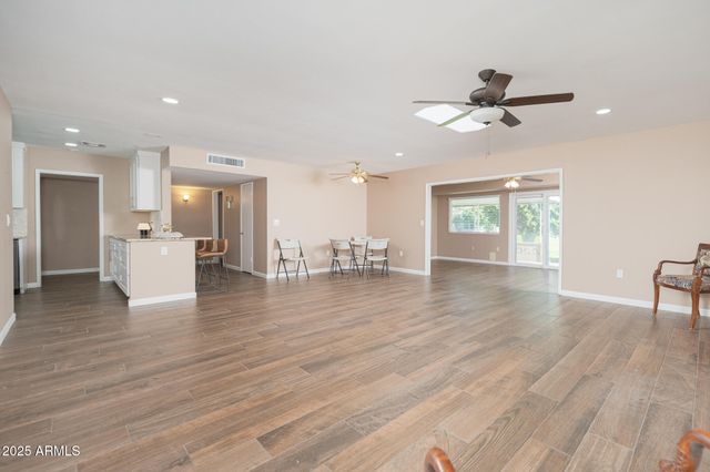 10870 W CLAIR Drive, Sun City, AZ 85351