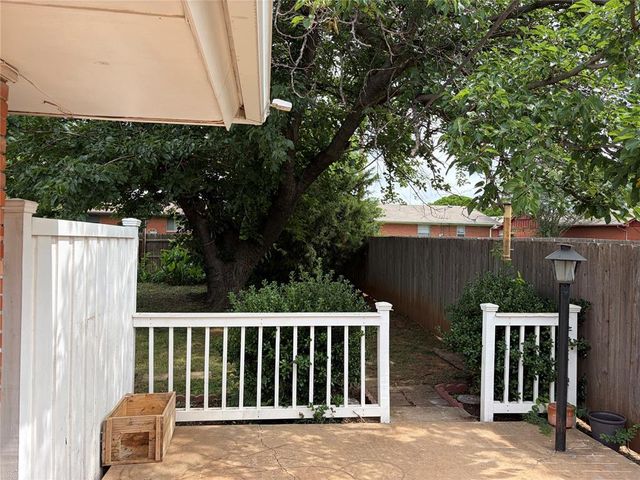 415 W Curtis Drive, Midwest City, OK 73110