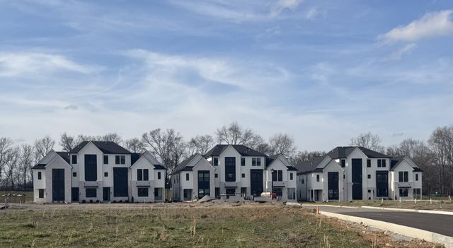 2072 Conductor Ln, Thompsons Station, TN 37179