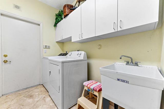 7821 Dorchester Road, Boynton Beach, FL 33472