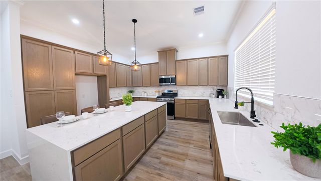 1738 Lantana Lane, El Campo, TX 77437