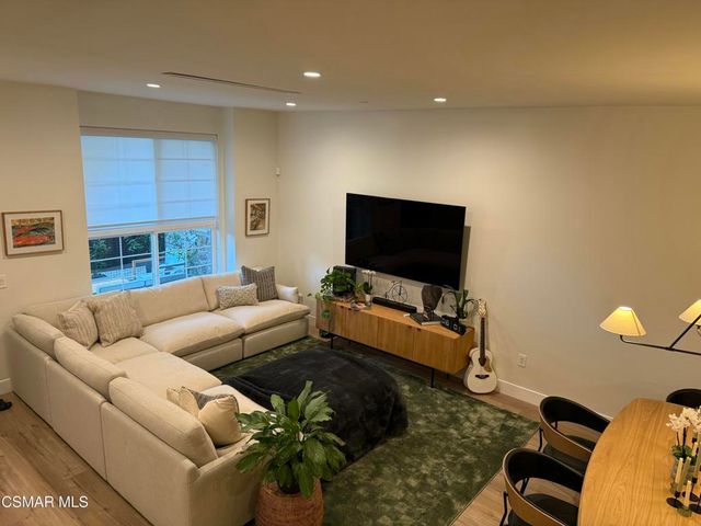 3236 Royal Oaks Drive 4, Thousand Oaks, CA 91362