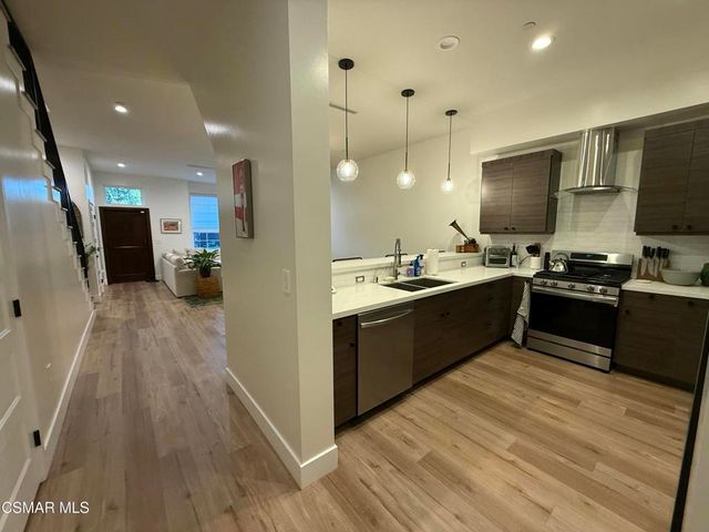 3236 Royal Oaks Drive 4, Thousand Oaks, CA 91362