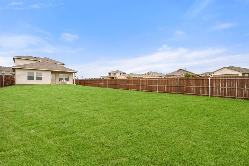 105 Greengate Drive, Boyd, TX 76023
