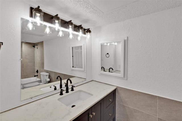 2830 S Bartell Drive 23, Houston, TX 77054