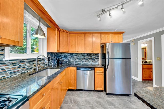 10 Humphrey St, Haverhill, MA 01830