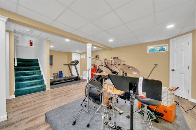 10 Humphrey St, Haverhill, MA 01830