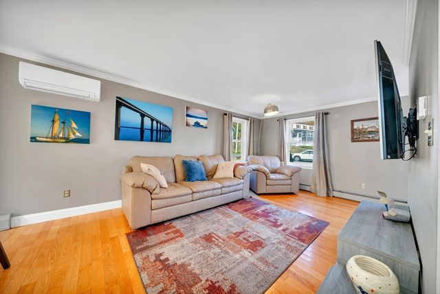 10 Humphrey St, Haverhill, MA 01830