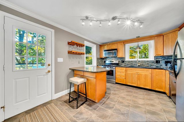 10 Humphrey St, Haverhill, MA 01830