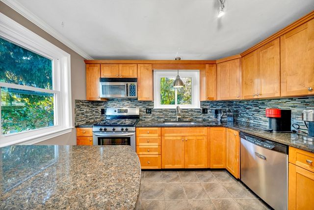 10 Humphrey St, Haverhill, MA 01830