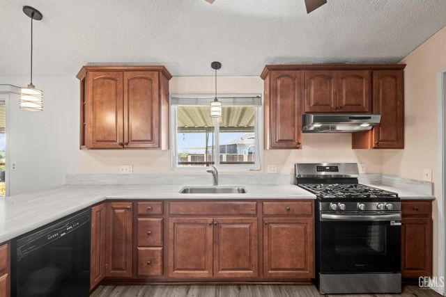 9000 Eastwind Circle, Bakersfield, CA 93306