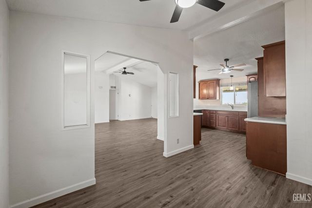 9000 Eastwind Circle, Bakersfield, CA 93306