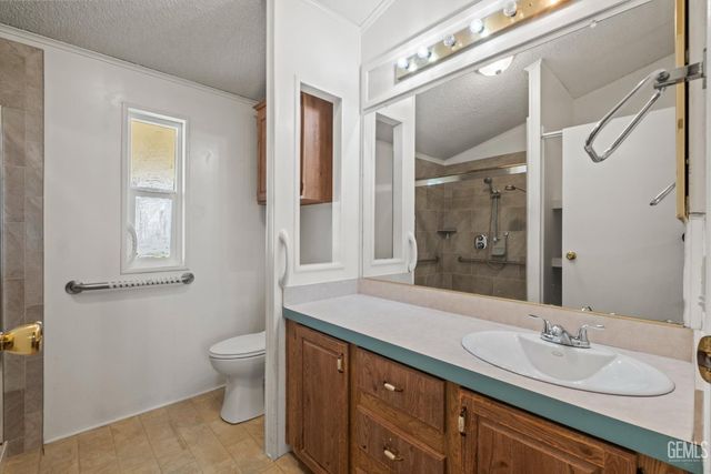 9000 Eastwind Circle, Bakersfield, CA 93306