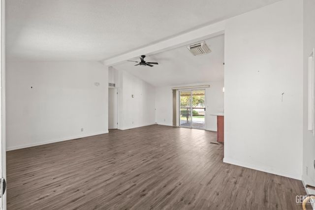 9000 Eastwind Circle, Bakersfield, CA 93306