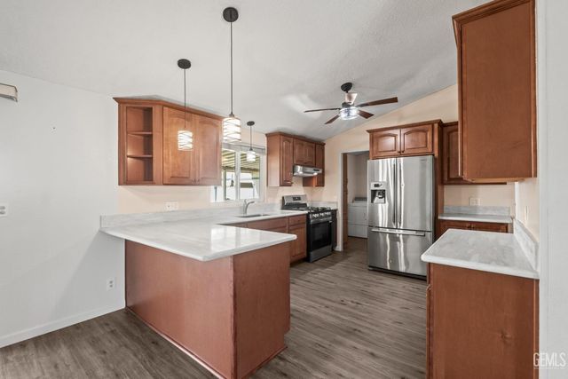 9000 Eastwind Circle, Bakersfield, CA 93306