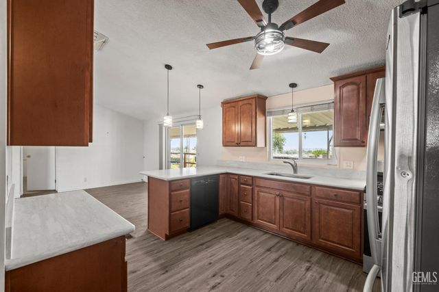 9000 Eastwind Circle, Bakersfield, CA 93306