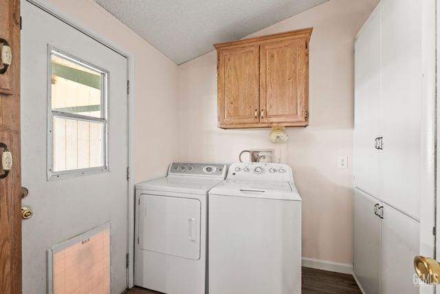 9000 Eastwind Circle, Bakersfield, CA 93306
