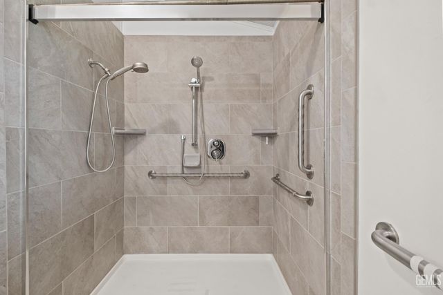 9000 Eastwind Circle, Bakersfield, CA 93306