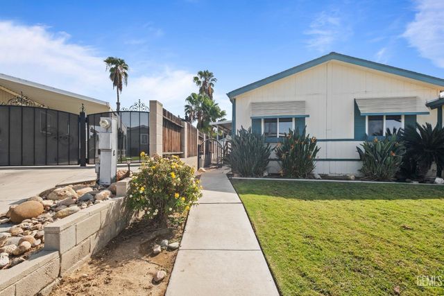 9000 Eastwind Circle, Bakersfield, CA 93306