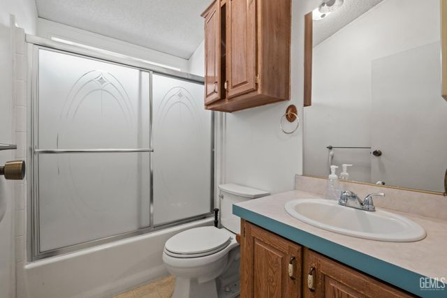 9000 Eastwind Circle, Bakersfield, CA 93306