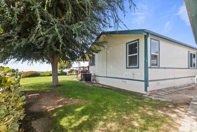 9000 Eastwind Circle, Bakersfield, CA 93306