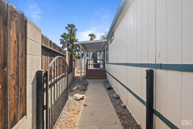 9000 Eastwind Circle, Bakersfield, CA 93306