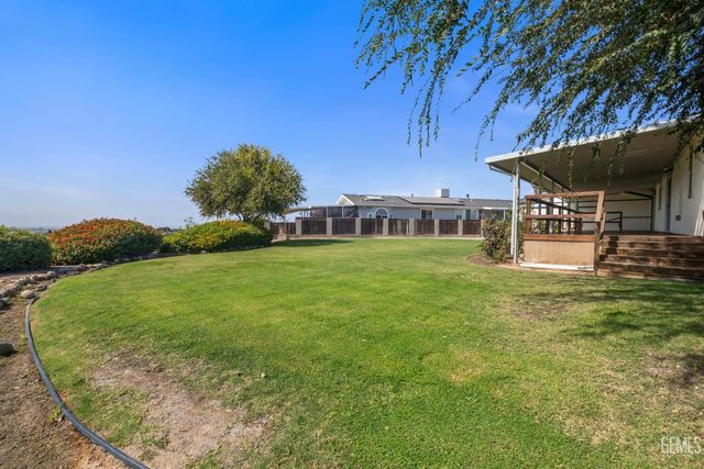 9000 Eastwind Circle, Bakersfield, CA 93306
