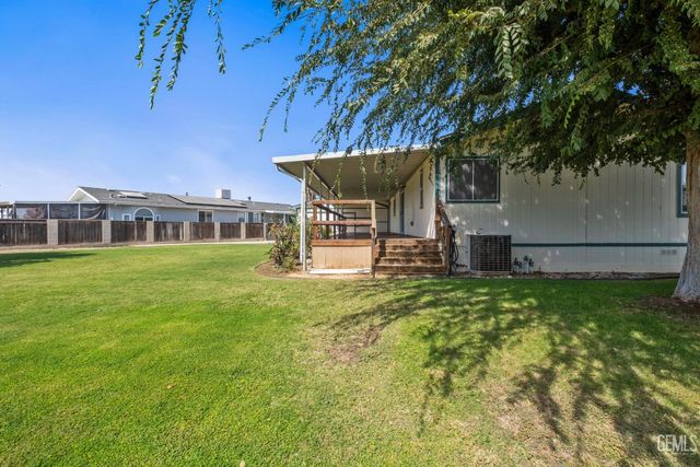 9000 Eastwind Circle, Bakersfield, CA 93306