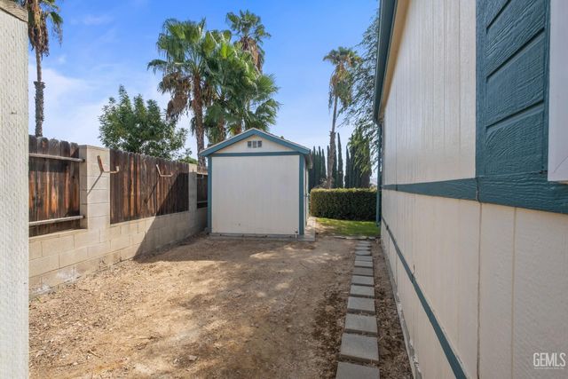 9000 Eastwind Circle, Bakersfield, CA 93306