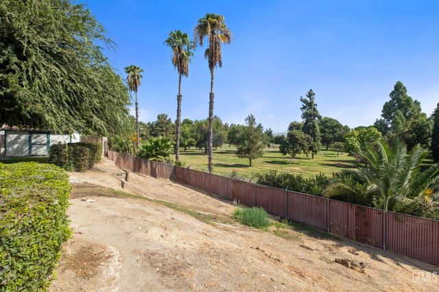 9000 Eastwind Circle, Bakersfield, CA 93306