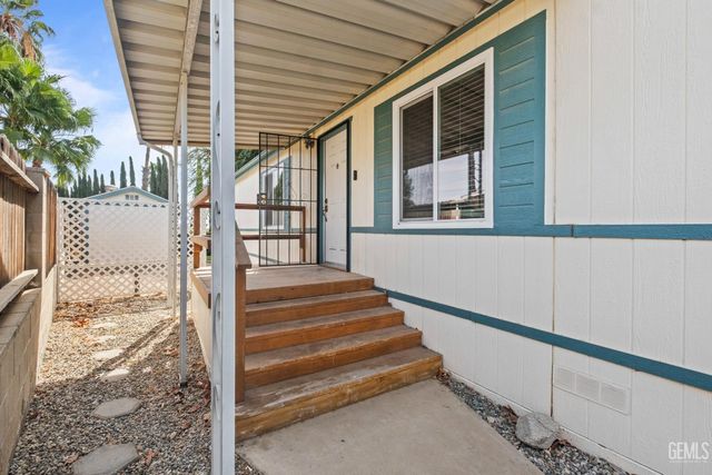 9000 Eastwind Circle, Bakersfield, CA 93306