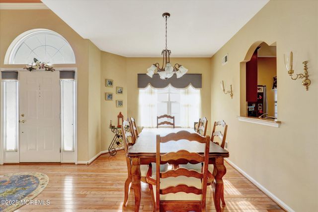 9 Gainsborough Court, Manalapan, NJ 07726