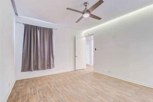 2829 Timmons Lane 167, Houston, TX 77027