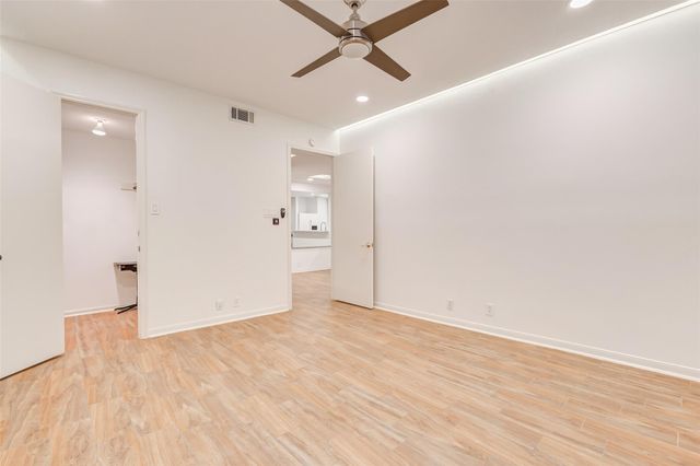 2829 Timmons Lane 167, Houston, TX 77027