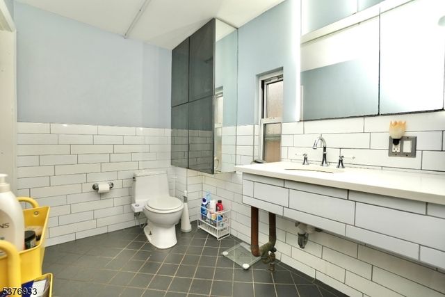 13 Thomas St, Bloomfield Twp., NJ 07003