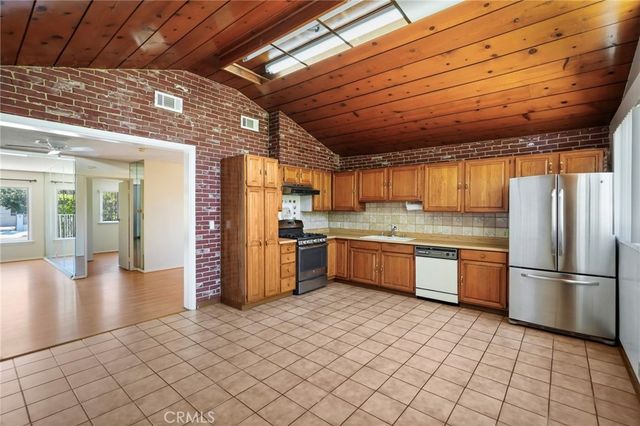 15841 Marlin Place, Lake Balboa, CA 91406