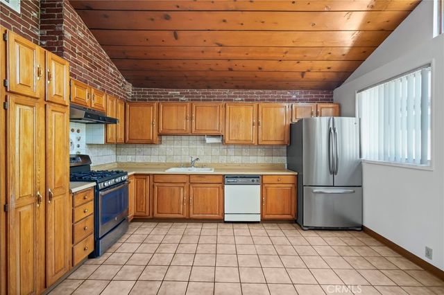15841 Marlin Place, Lake Balboa, CA 91406