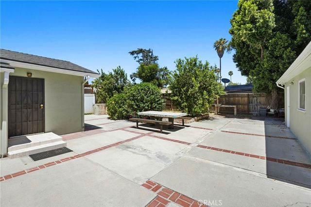15841 Marlin Place, Lake Balboa, CA 91406