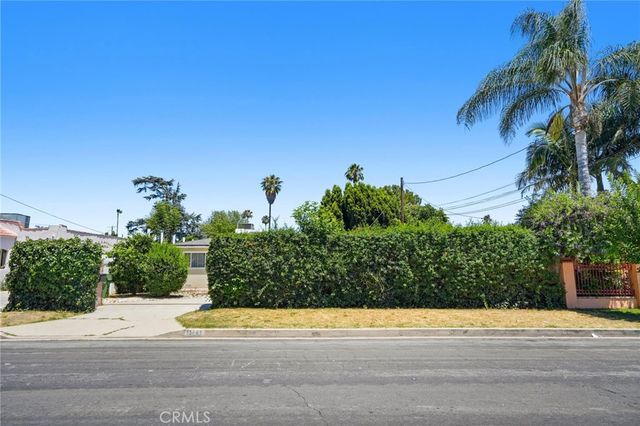 15841 Marlin Place, Lake Balboa, CA 91406