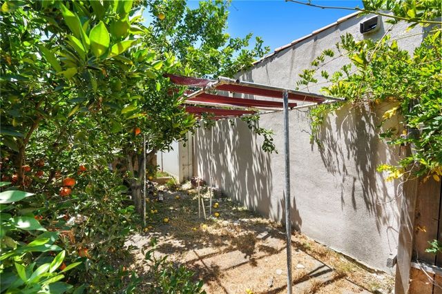 15841 Marlin Place, Lake Balboa, CA 91406