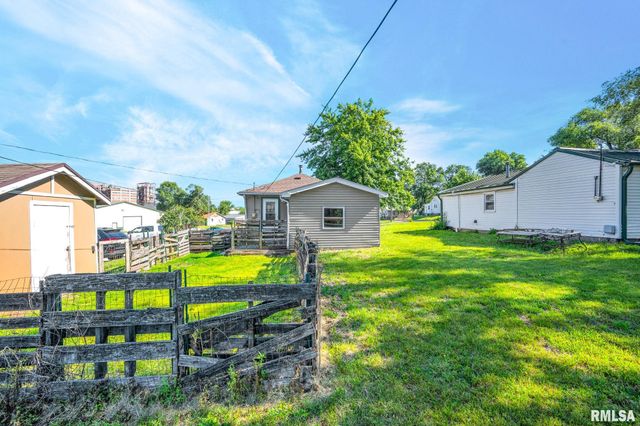 206 COOPER Street, Pekin, IL 61554