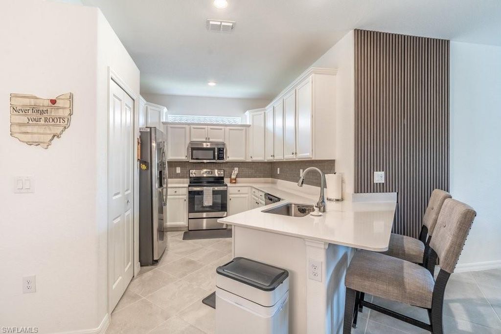2645 Vine AVE, NAPLES, FL 34120 — photo 2
