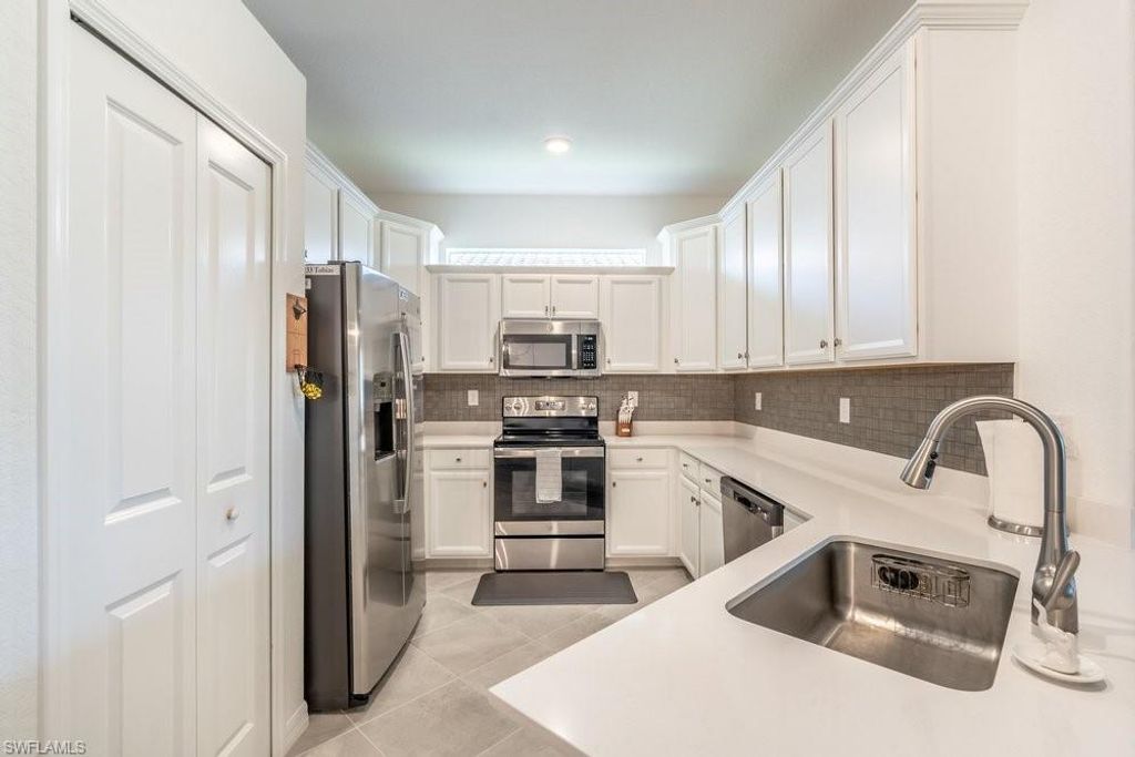 2645 Vine AVE, NAPLES, FL 34120 — photo 4
