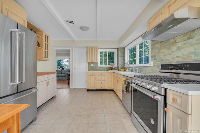 2 Smull Lane, Port Washington, NY 11050