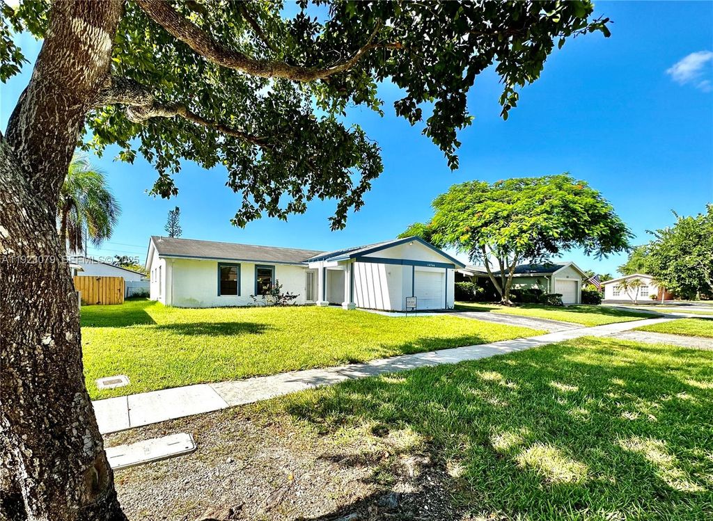 16708 SW 5th Way, Weston, FL 33326