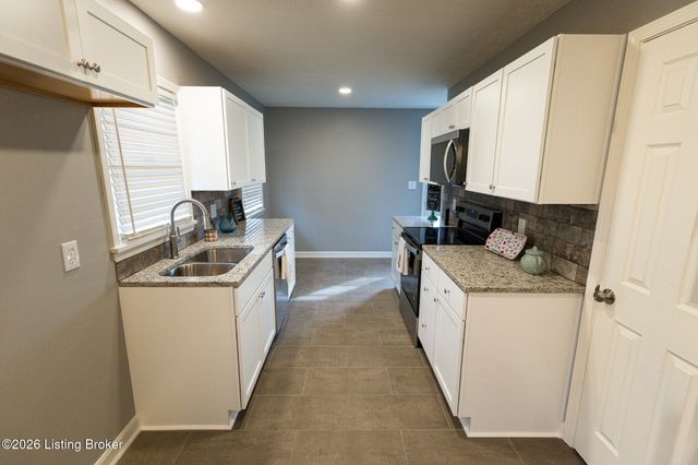 4309 Southridge Dr, Louisville, KY 40272