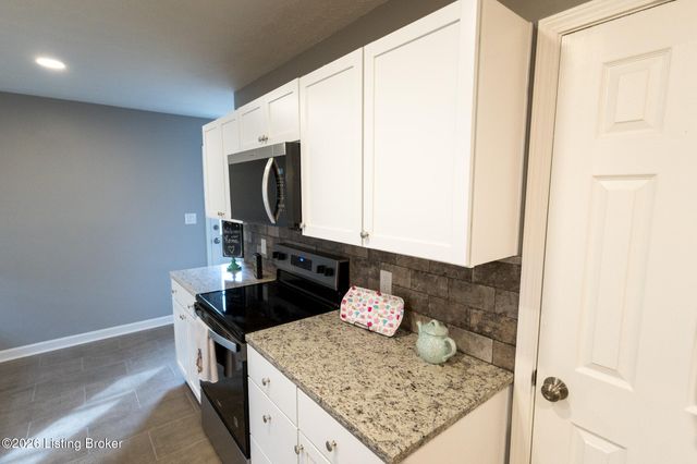 4309 Southridge Dr, Louisville, KY 40272