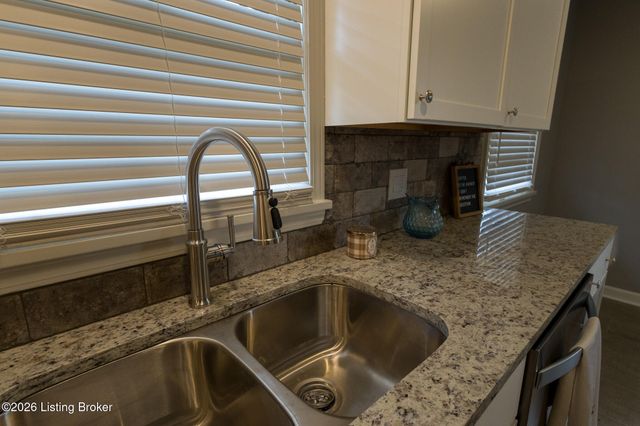 4309 Southridge Dr, Louisville, KY 40272