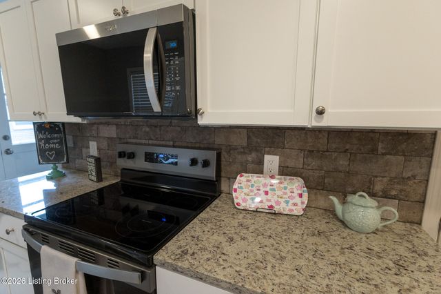 4309 Southridge Dr, Louisville, KY 40272