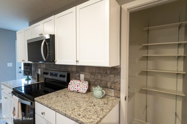 4309 Southridge Dr, Louisville, KY 40272